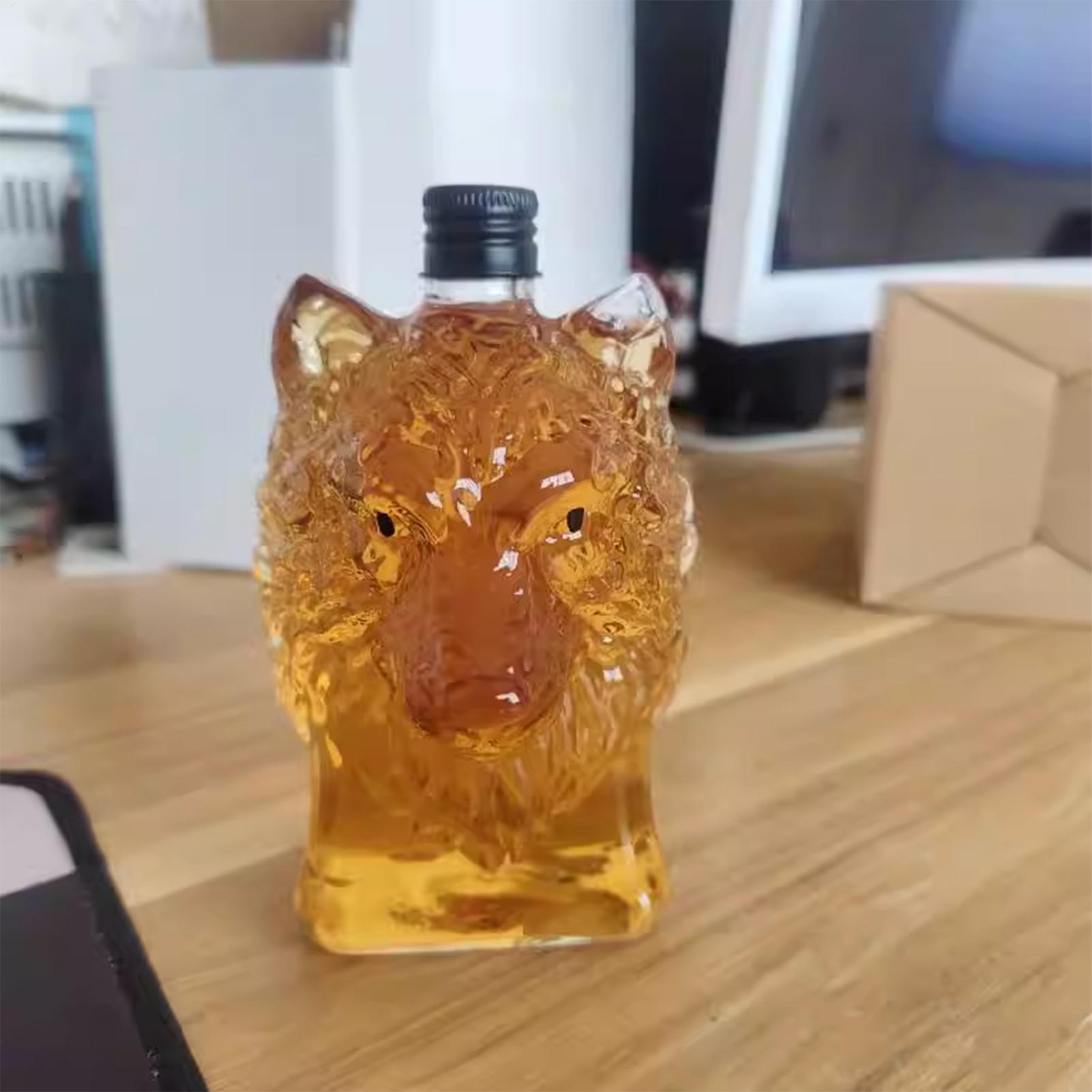 Collectible Vintage Wine - زجاجة ويسكي على شكل ذئب، كأس