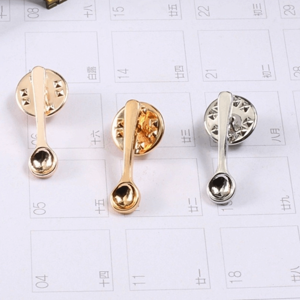 دبابيس طية صدر معدنية بتصميم م - مراجعة Vintage Collectible Spoons وسعره