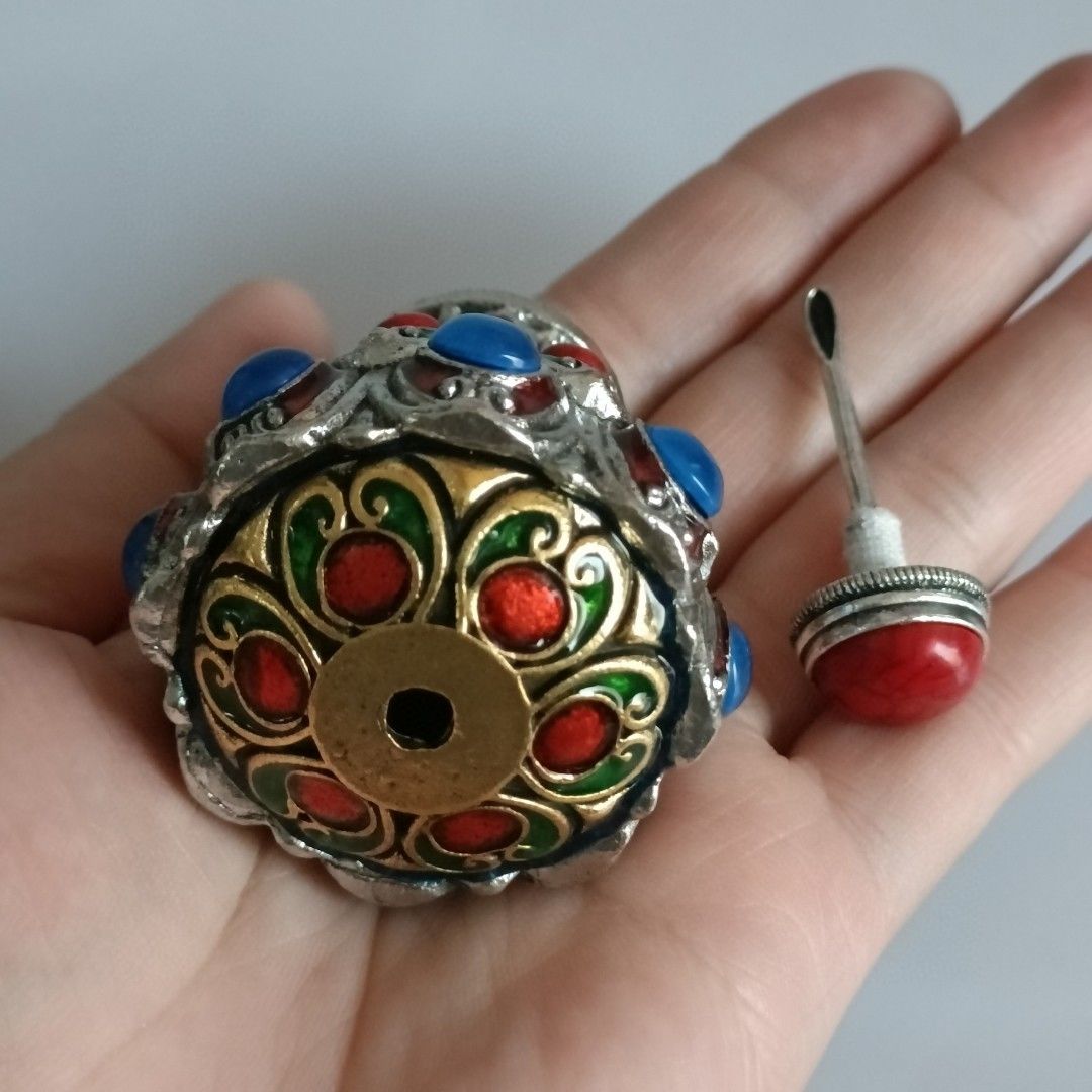 زجاجة نشوق نحاسية نقية مرصعة ب - مراجعة Vintage Collectible Bottles وسعره